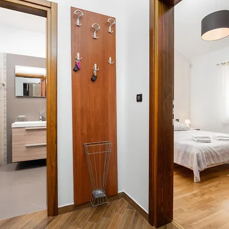 Genia I Вілла *