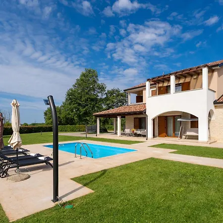Genia I Villa Porec